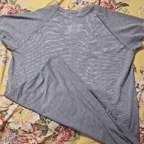 Lululemon Athletica Gray Striped Short Sleeve Tee - Picture 4 of 4